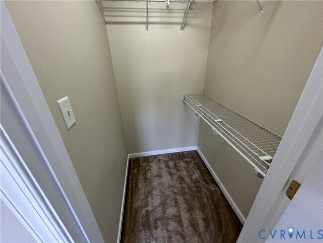 Building Photo - 1307 Village Views Dr