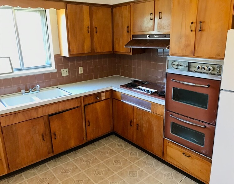 Building Photo - 565 Treeside Dr
