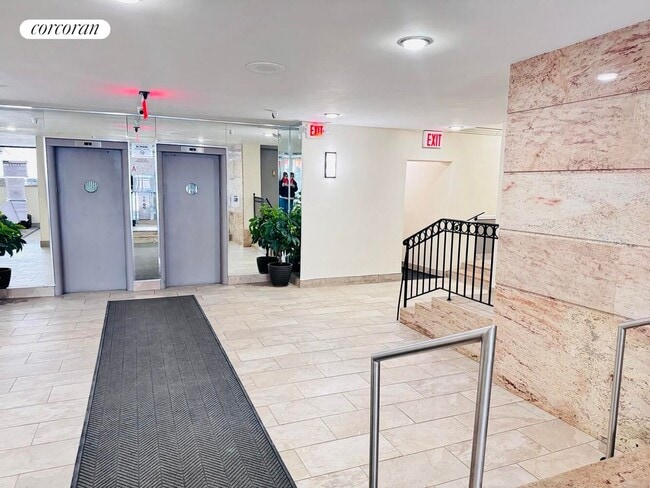 Building Photo - 2121 Shore Pkwy