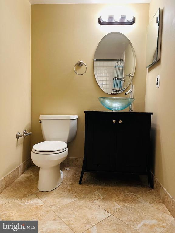 Building Photo - 11401 Commonwealth Dr