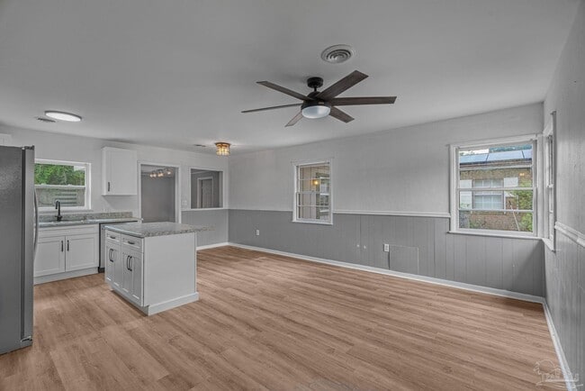 Building Photo - 3211 Torres Ave