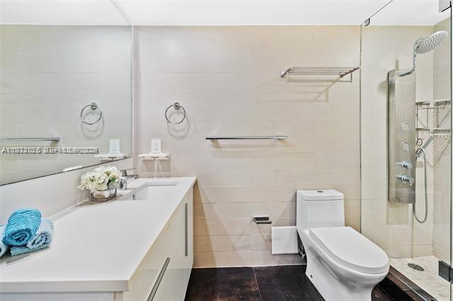 Building Photo - 100 Bayview Dr