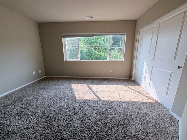 Building Photo - Vibrant 3 Bedroom in Coveted Snoqualmie Ridge!