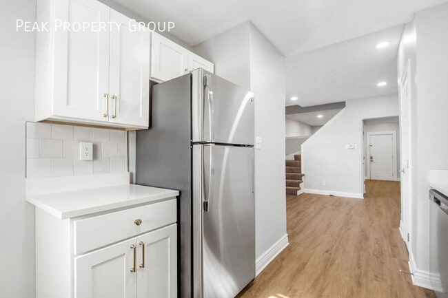 Building Photo - 419 E Mithoff St