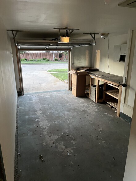 Building Photo - 8013 E Orme St