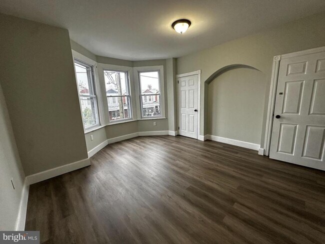 Building Photo - 5729 Pine St