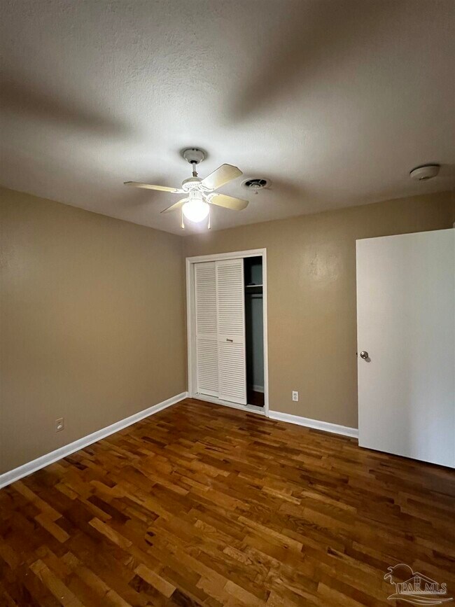Building Photo - 5425 Westwood Dr