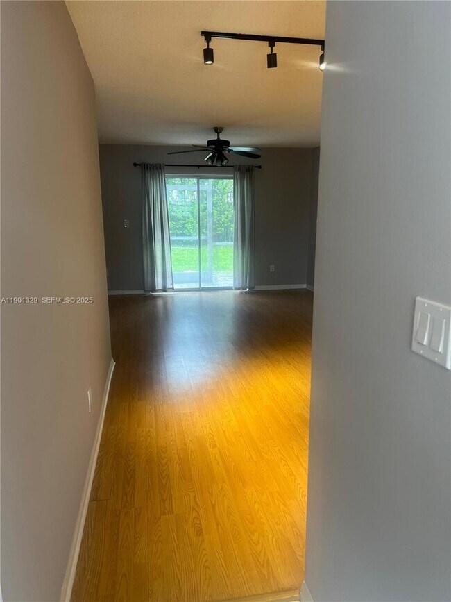 Building Photo - 438 NE 210th Cir Terrace