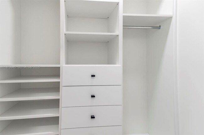 Building Photo - 105 Sinclair St SE