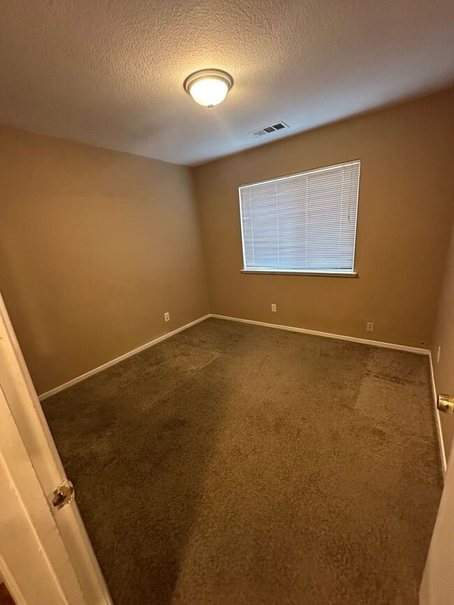 Building Photo - 1 Story Home