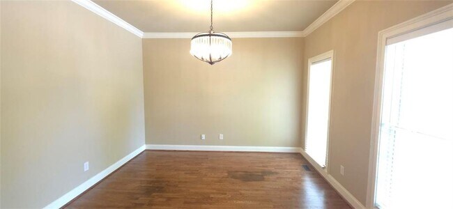 Building Photo - 606 Lakeshore Ct