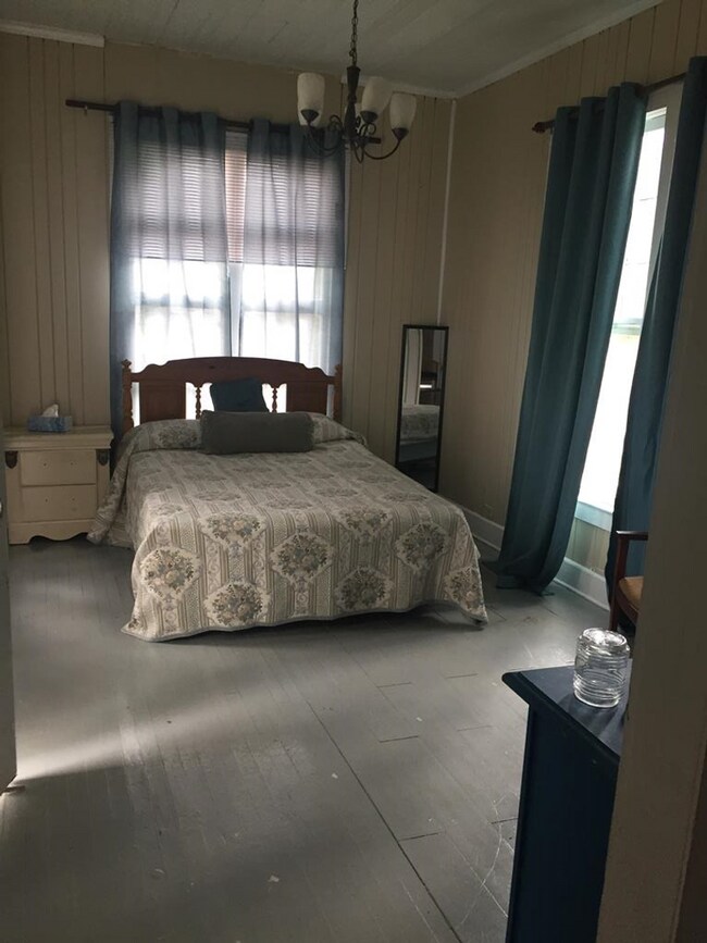 Building Photo - 819 E Lee St