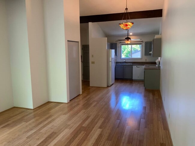 Building Photo - 2 Bedroom Condo on Country Club Road