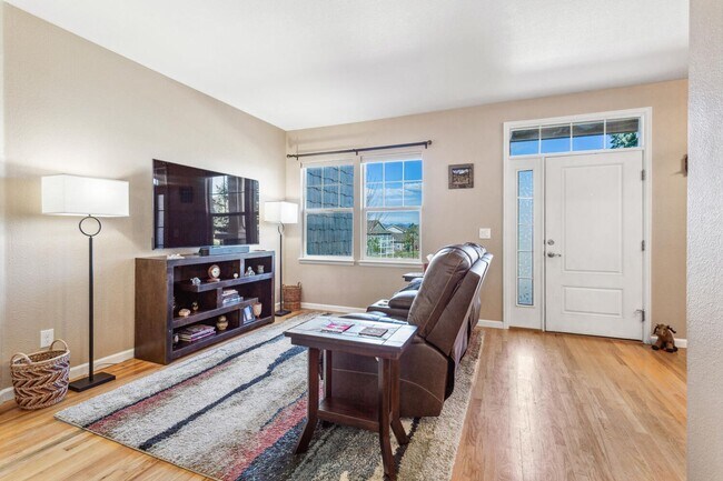 Building Photo - 3 Bedroom, 3 Bth Townhome with 2 Car Garage
