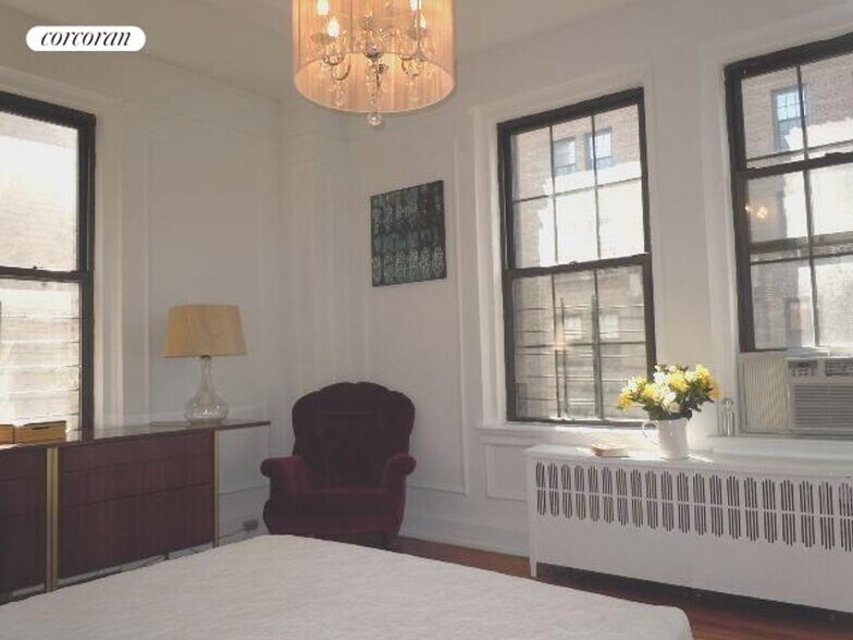 Building Photo - 175 W 76th St