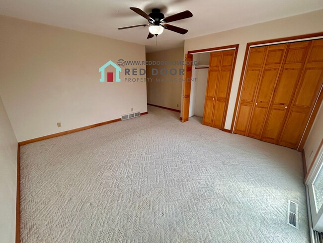 Building Photo - Spacious 5-Bedroom Home with Central Air, Fireplace & Huge Fenced Yard