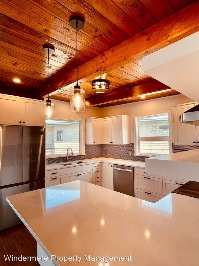 Building Photo - 2 br, 2.5 bath House - 7732 NE Yeomalt Pt ...