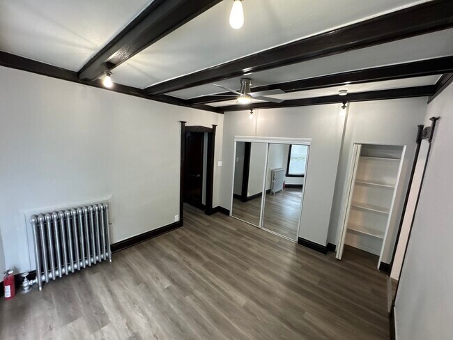 Building Photo - 6360 S Greenwood Ave
