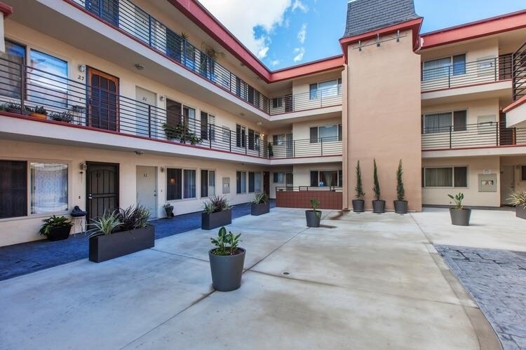 Courtyard - 4180 Louisiana St