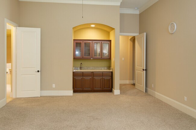 Building Photo - 907 Arden Oaks Dr