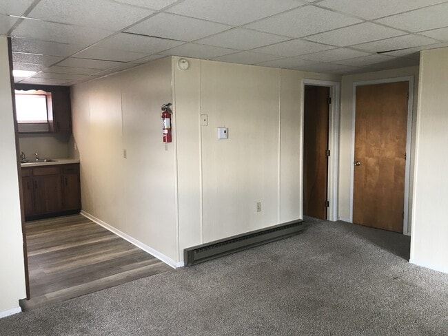 Building Photo - 611 Lincoln Way W