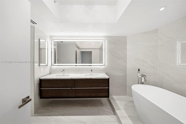 Building Photo - 4779 Collins Ave