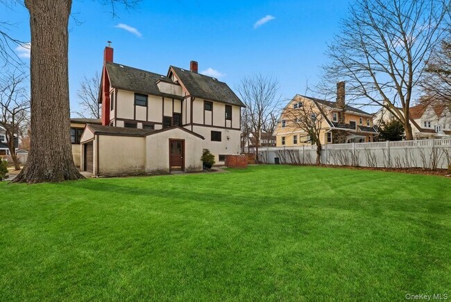 Building Photo - 25 Midland Ave