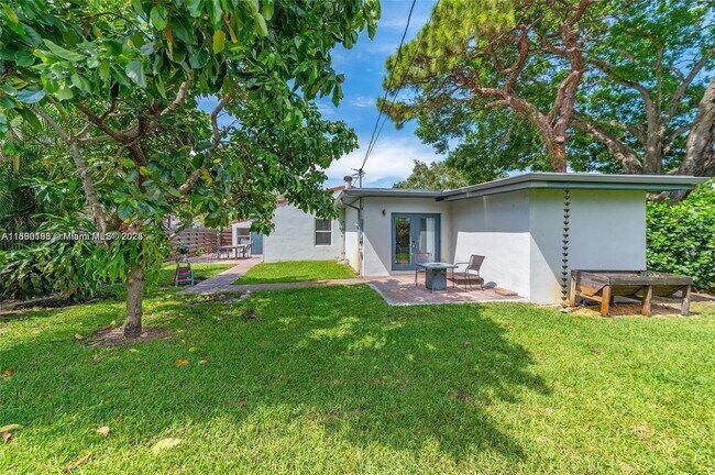 Building Photo - 510 SW 16th Ct