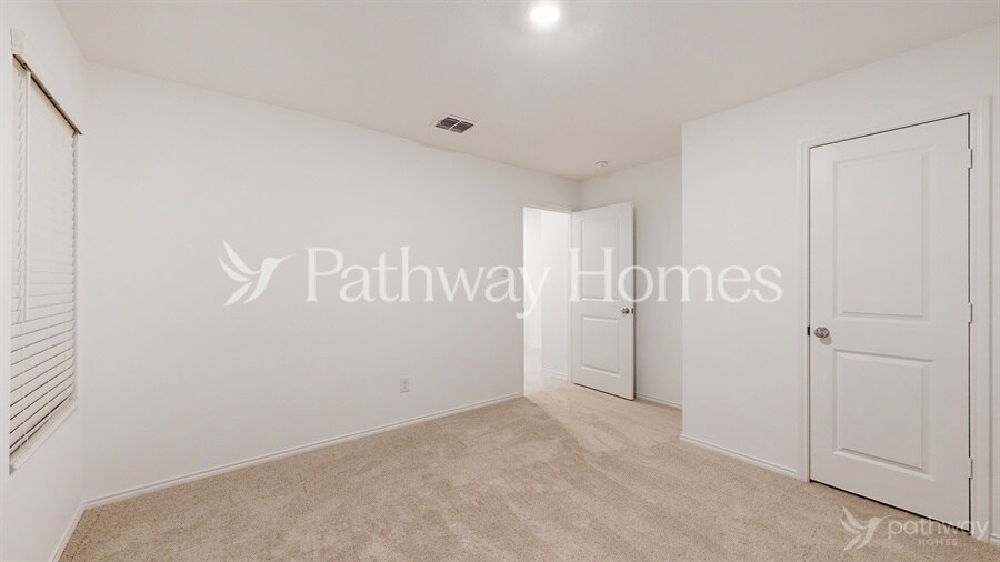 Building Photo - 1352 Plum Rd