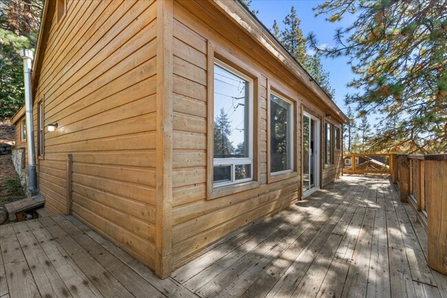 Building Photo - 405 - BEAVER DUPLEX