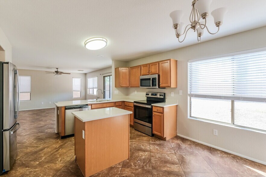 Building Photo - 2437 W Running Deer Trl