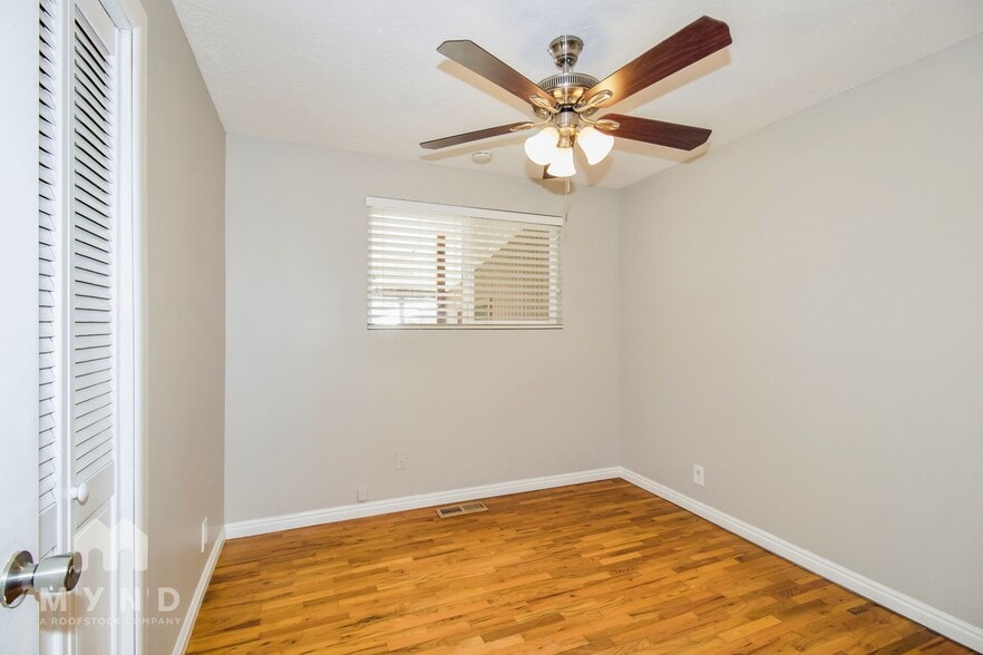 Building Photo - 381 Marquette Dr