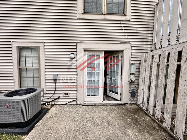 Building Photo - 2385 Fieldstone Cir