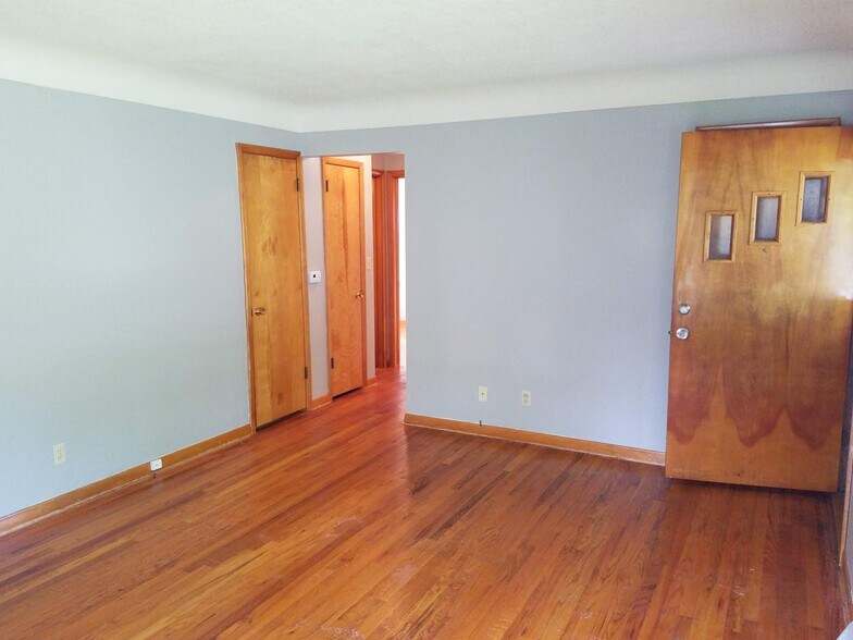 living room - 4800 Lower Beaver Rd