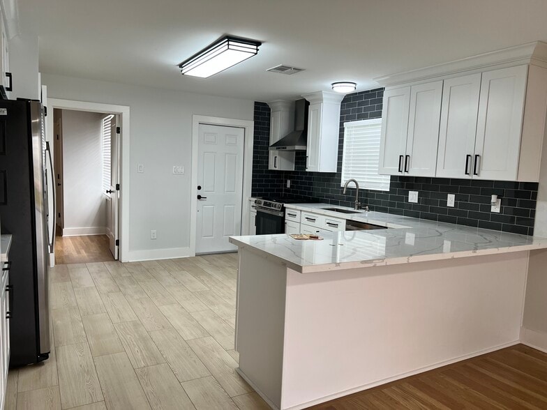 Building Photo - 3808 5th St