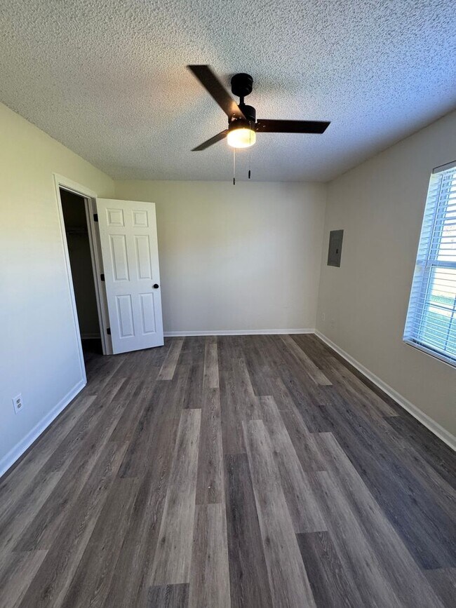 Building Photo - 1908-1910-1910 Arlene Dr