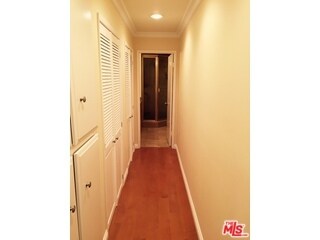 Building Photo - 137 S Palm Dr