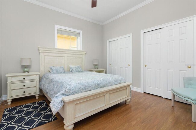 Building Photo - 216 Eastpark Dr