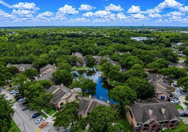 Building Photo - 8636 Mallard Reserve Dr