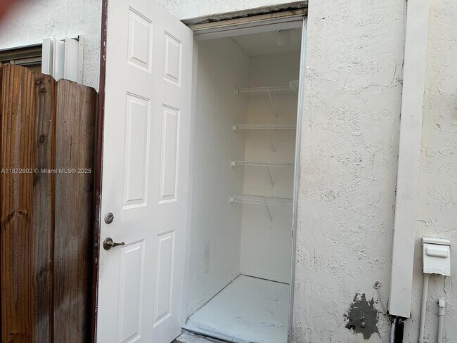 Building Photo - 955 NE 42nd Terrace