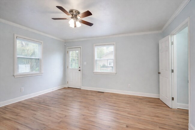 Building Photo - 3 Bedroom 2 Bath House for rent!