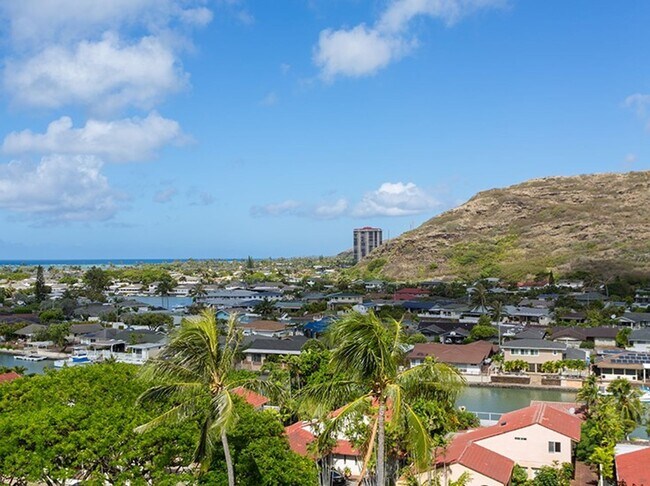 Building Photo - 2 Bedroom Corner Unit with 2 Side-by-Side Covered Parking Stalls in Hawaii Kai
