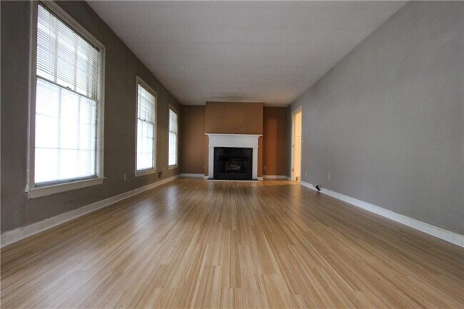 Building Photo - 2944 Piedmont Dr