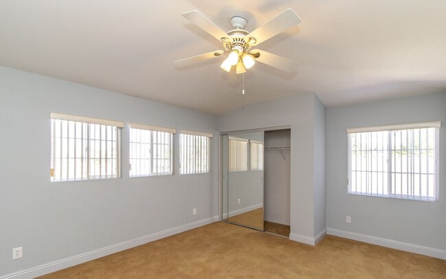 Building Photo - Spacious 6 Bedroom Home With Huge Backyard!