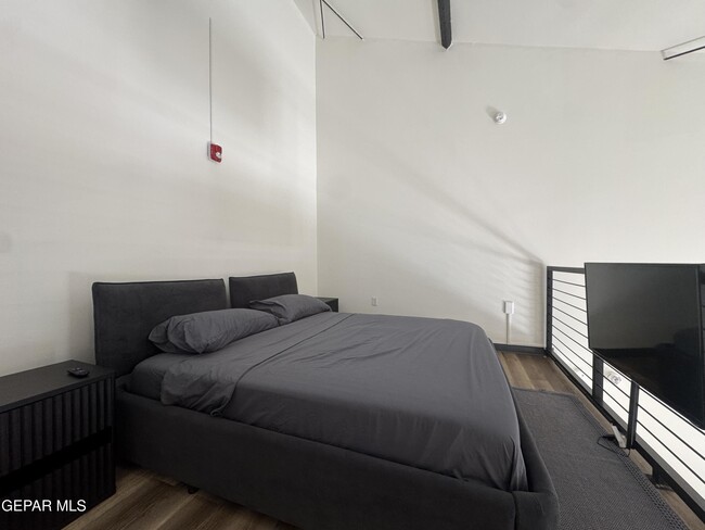 Building Photo - 200 Anthony St