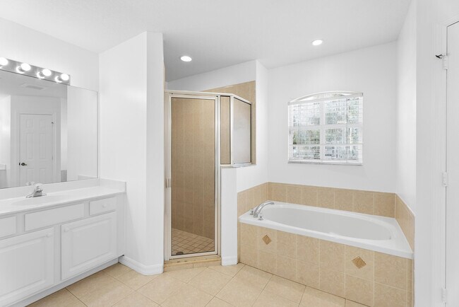 Building Photo - 1391 SW Bellevue Ave