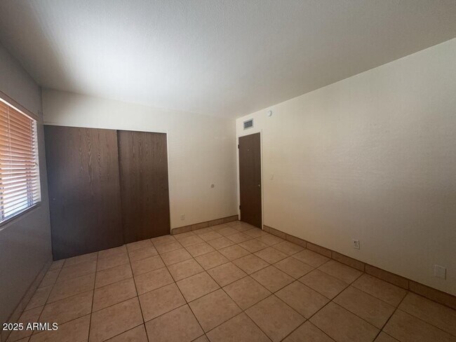 Building Photo - 4301 Ave Palermo