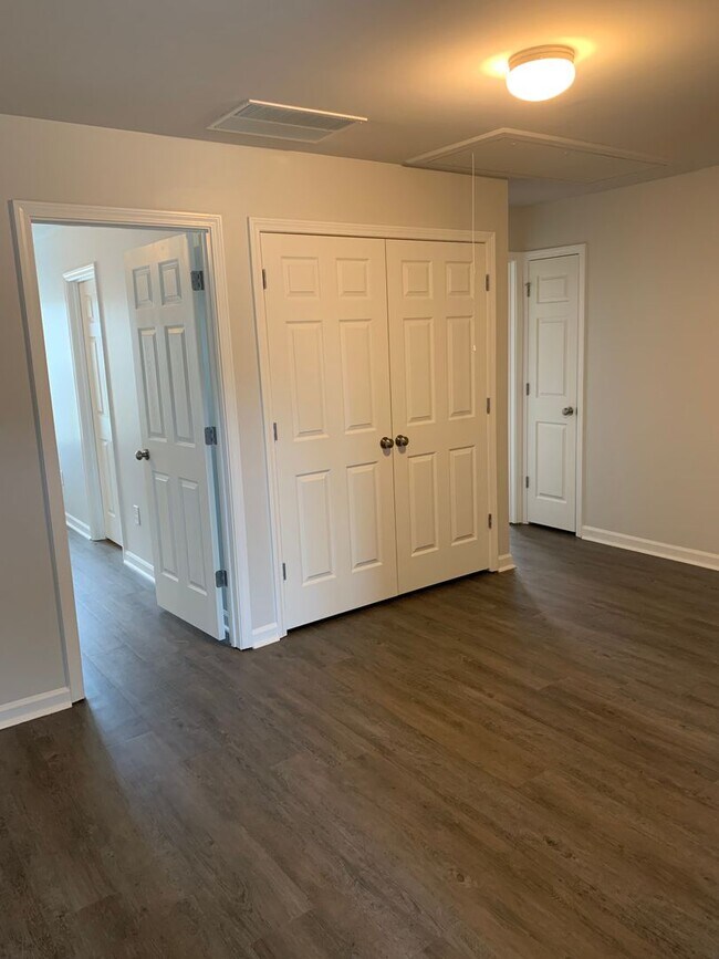 Building Photo - Stylish 3 Bed, 2.5 Bath Home in Desirable Tucker Farms