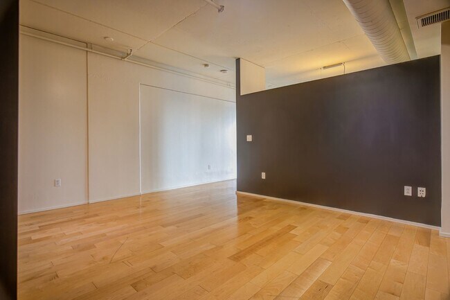 Building Photo - 1100 S Hope St