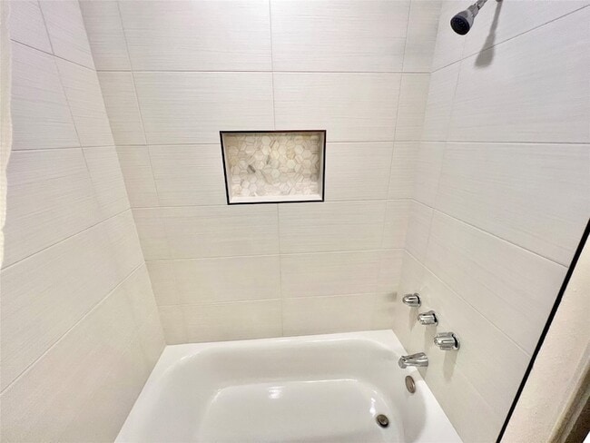 Building Photo - 1010 15th Ave N